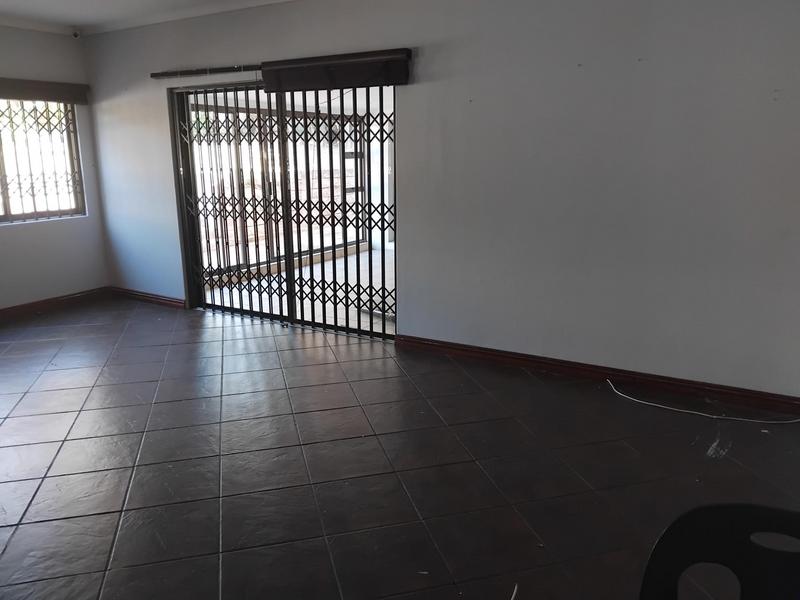 5 Bedroom Property for Sale in Southernwood Eastern Cape